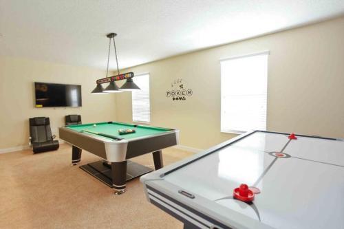 9157 Wedge House