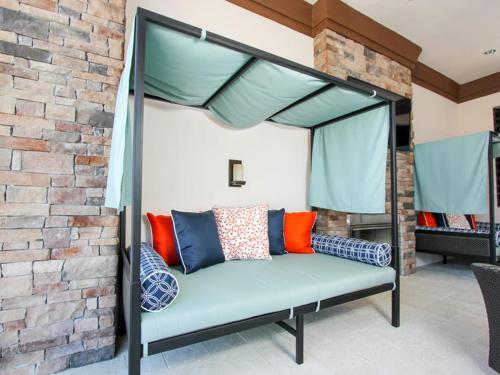 Oak Tree Villa 4140