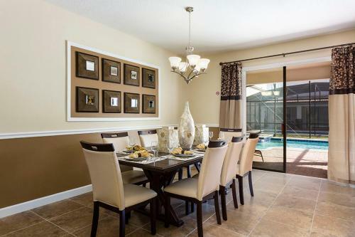 Champions Gate - Eight Bedroom Villa - Cg015