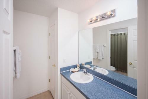 Linda's Highgate Park Villa - Four Bedroom Home