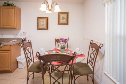 Linda's Highgate Park Villa - Four Bedroom Home