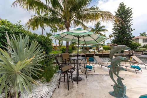 Treasure Cove "fort Lauderdale Tiki-hut"