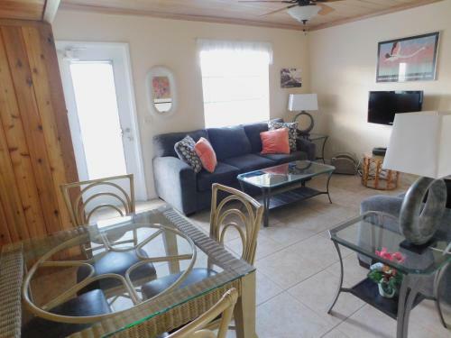 Apartamento The Grove Beach Condominiums