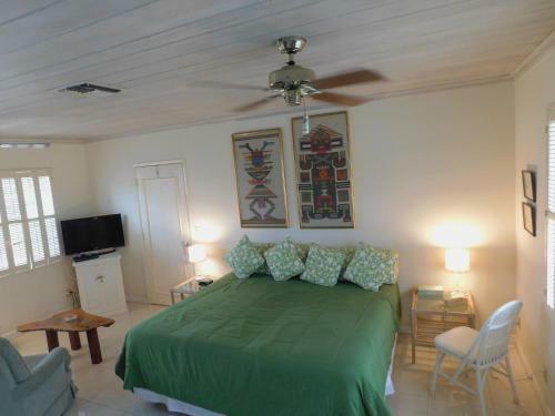 Apartamento The Grove Beach Condominiums