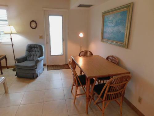 Apartamento The Grove Beach Condominiums