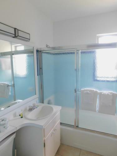 Apartamento The Grove Beach Condominiums