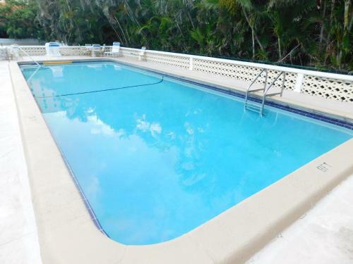 Apartamento The Grove Beach Condominiums