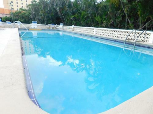 Apartamento The Grove Beach Condominiums