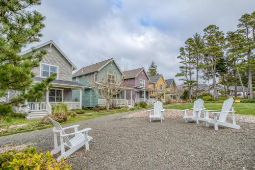 Tides At Bella Beach