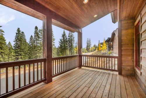 Clearwater Chalet At Tamarack Resort