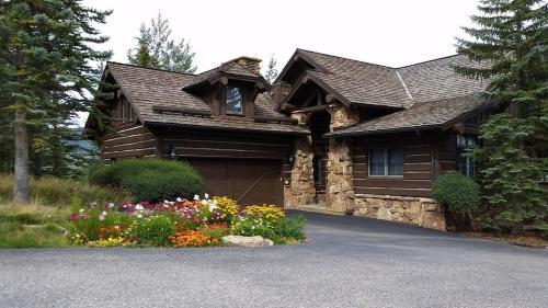 Family Getaway House #1