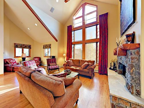 167 Club Cottage Dr Home