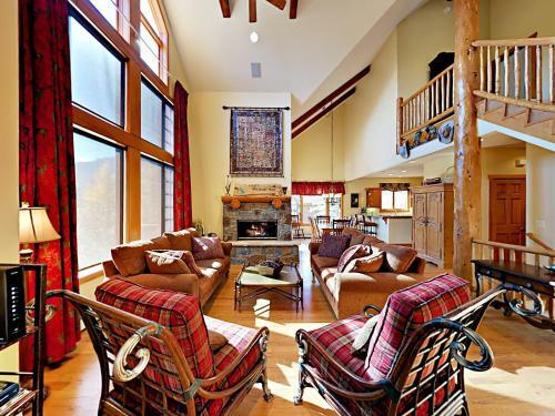 167 Club Cottage Dr Home