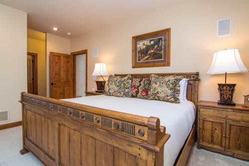 1054 Gold Dust Dr Edwards Home