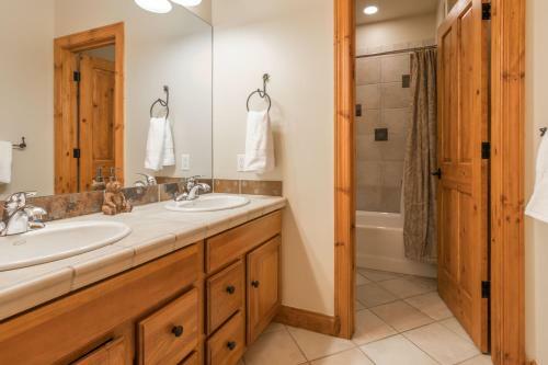 1054 Gold Dust Dr Edwards Home