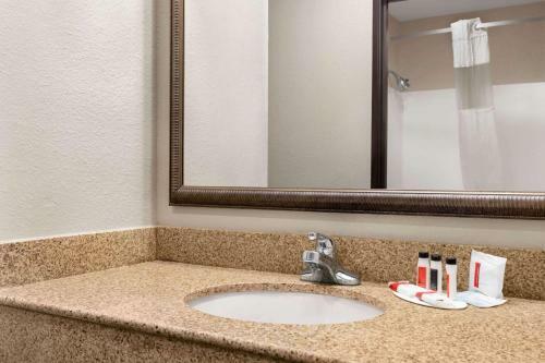 Hotel Ramada By Wyndham Elizabethtown