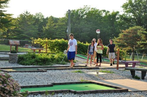 Plymouth Rock Camping Resort Deluxe Cabin 19