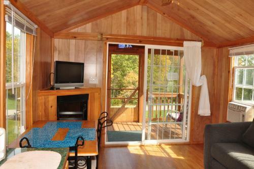 Plymouth Rock Camping Resort Deluxe Cabin 17