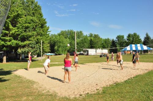 Plymouth Rock Camping Resort Deluxe Cabin 17