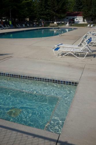 Plymouth Rock Camping Resort Deluxe Cabin 17