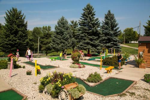 Plymouth Rock Camping Resort Deluxe Cabin 16