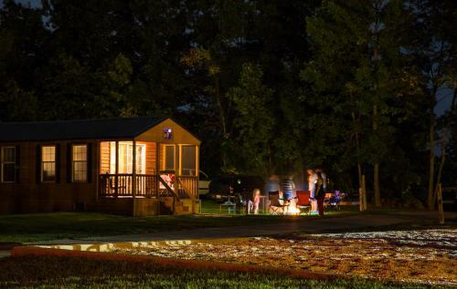 Plymouth Rock Camping Resort Deluxe Cabin 11
