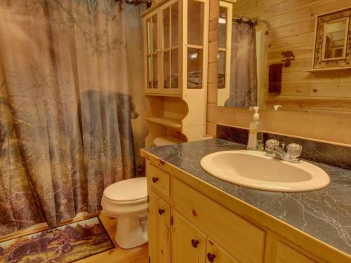 Tree Song Mountain Creek Cabin