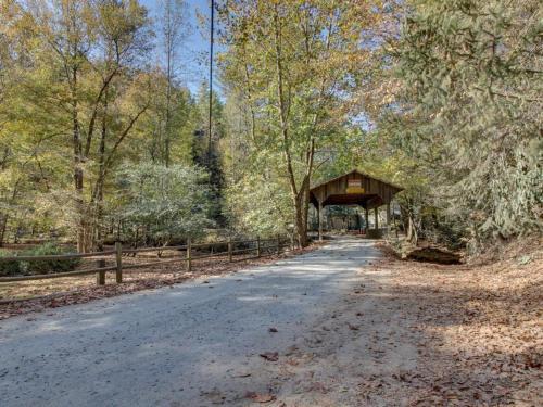Tree Song Mountain Creek Cabin