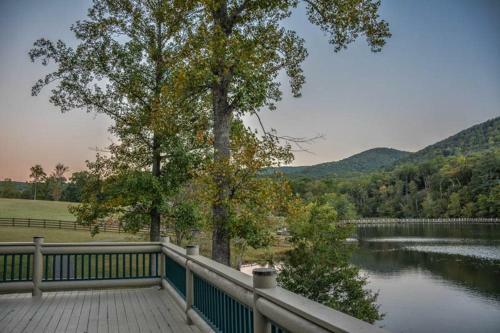 Falling Waters Mountain Lodge