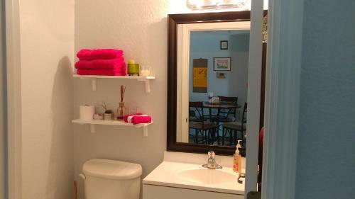 Englewood Cozy Comfy Home B