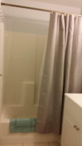 Englewood Cozy Comfy Home B