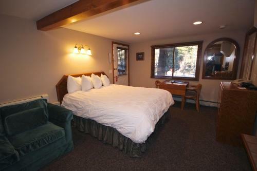 Hotel Streamside On Fall River