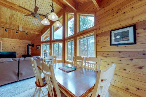 Twin Pines Cabin
