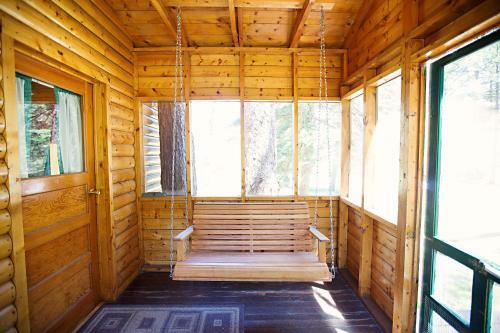 Hotel Idlewilde By The River