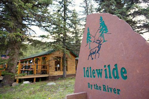 Hotel Idlewilde By The River