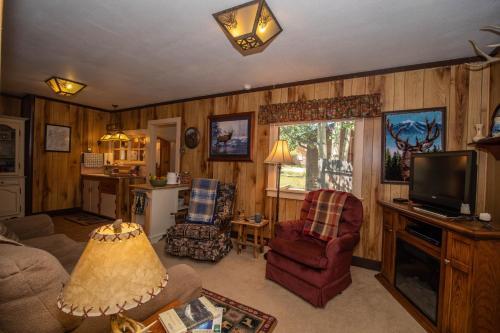 Monarch Cabin