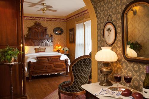Posada Thorp House Inn & Cottages