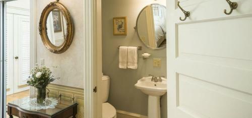 Posada Thorp House Inn & Cottages