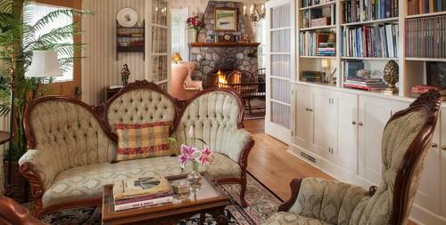Posada Thorp House Inn & Cottages