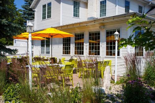 Julie's Park Cafe & Motel
