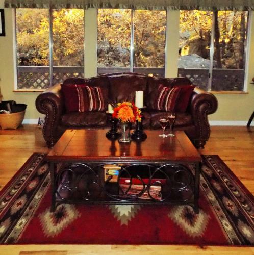 Location! Nature Lovers Getaway - Close To Historic Downtown