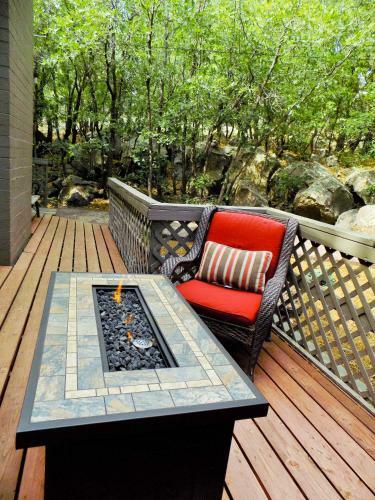 Location! Nature Lovers Getaway - Close To Historic Downtown