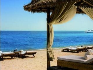 Hotel Sharq Village & Spa