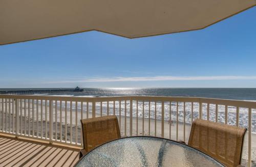 Apartamento Chas. Oceanfront 308 Condo