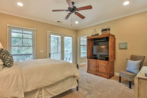 East Ashley Avenue 1008 - The Okeanos Home