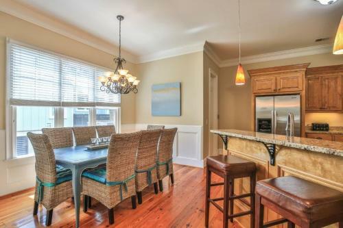 East Ashley Avenue 1008 - The Okeanos Home