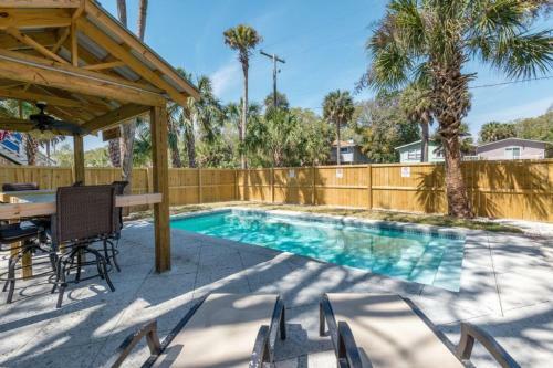 East Ashley Avenue 1008 - The Okeanos Home