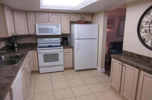 Island Winds #501 Apartment