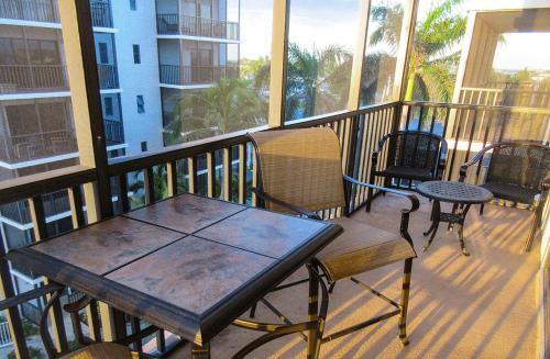 Island Winds #501 Apartment