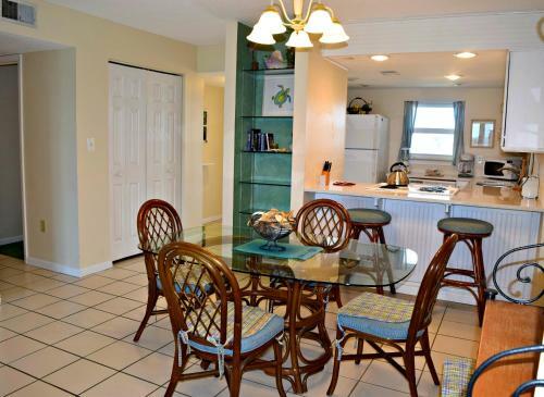 Apartamento Emerald Isle 312 Condo